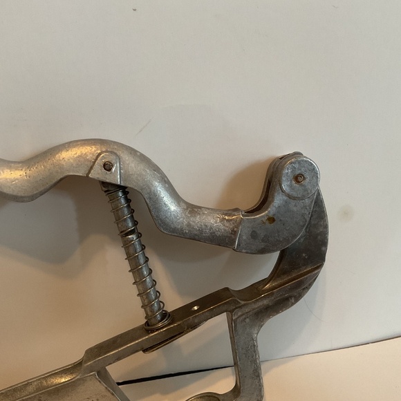 Vintage olive stoner / cherry pitter- farmhouse display or use to pit cherries - Picture 4 of 4